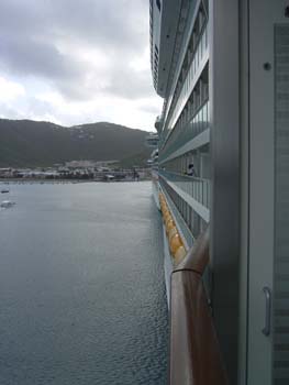 2 ships dock